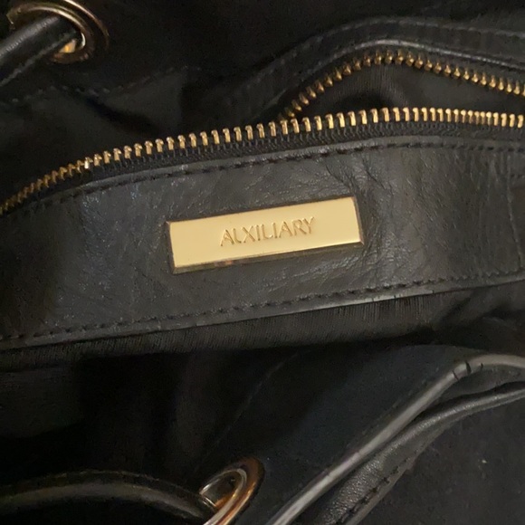 Auxiliary black leather bucket bag size large. - Picture 3 of 4